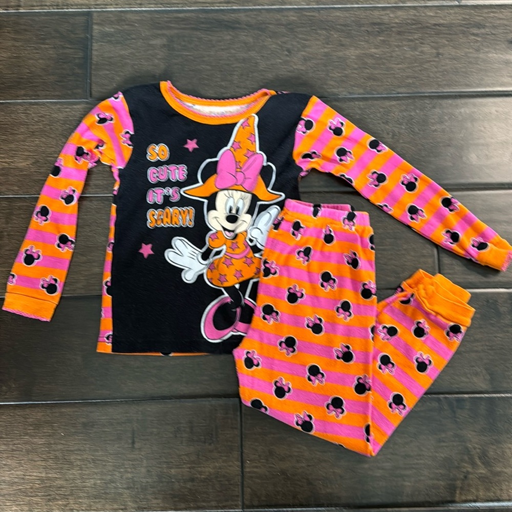 💜3/$15 Disney “So Cute It’s Scary” Minnie Mouse Pajamas - 5T